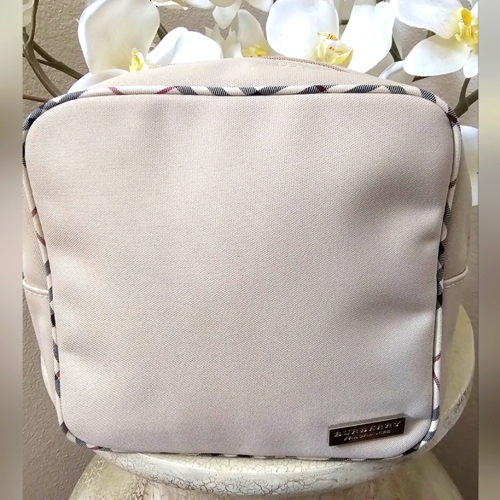 Burberry Fragrances Cream Nova Check Travel Toiletries Case EUC